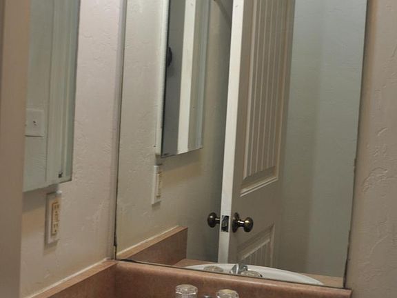5th image of 706 E 32nd St #1
