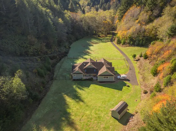 700 Oar Creek Rd, Reedsport, OR 97467