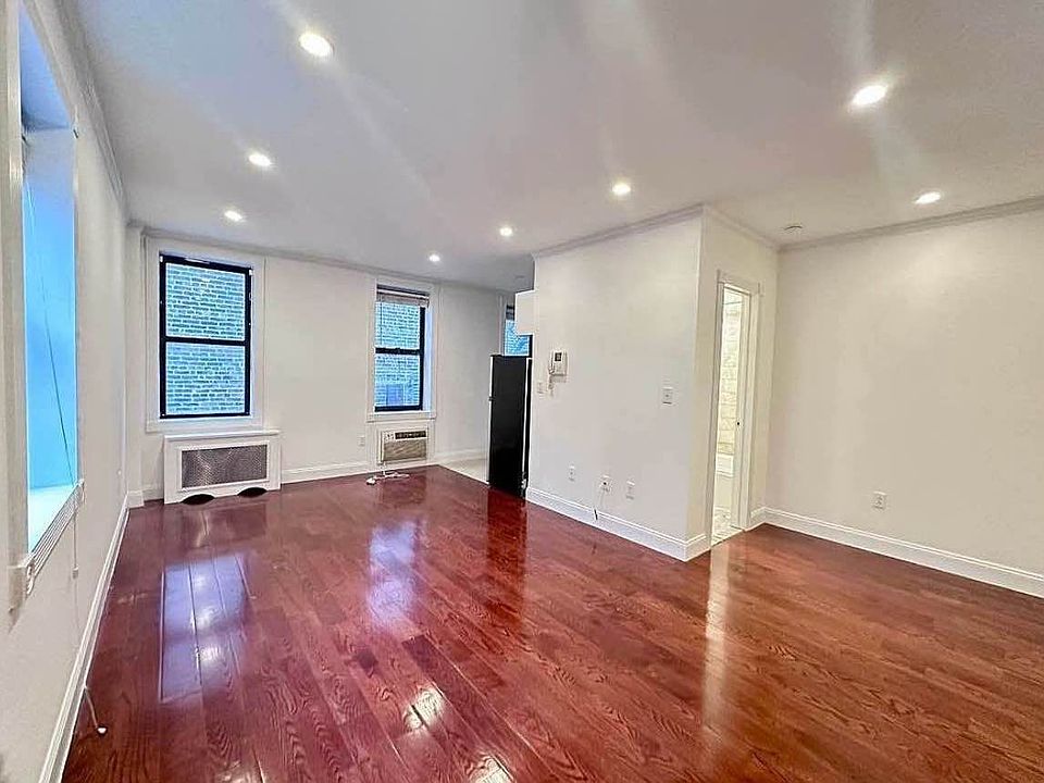 1st image of 160 E 28th St #3Z