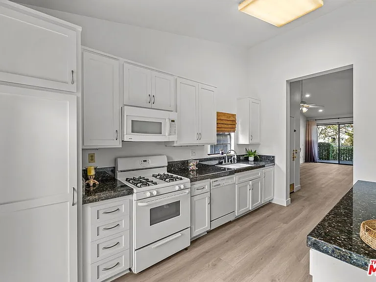 2522 W Macarthur Blvd #D — Photo 14