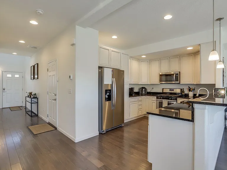 1742 W 52nd Ct — Photo 5