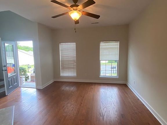5th image of 107 Emmyllie Ct NE