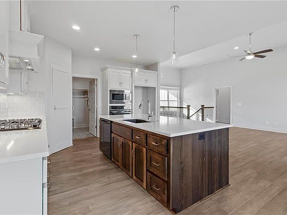 2nd image of 713 SE Sparrow Ct