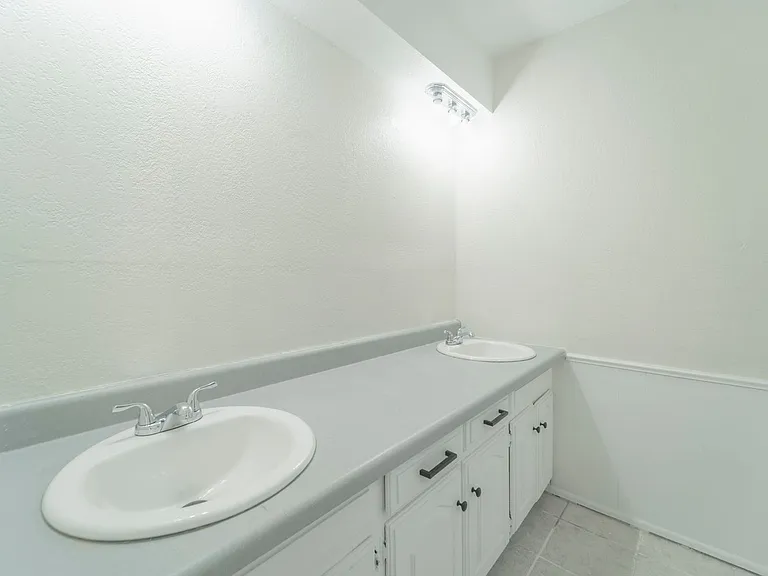 3120 Shadybrook Dr — Photo 32