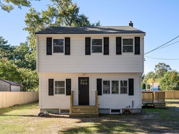 22 Cedar Dr, Carver, MA 02330