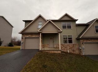 746 Golden Spring Dr, Waynesboro, PA 17268