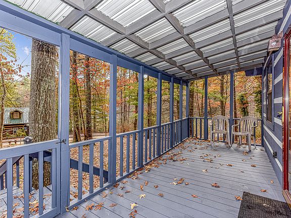 3rd image of 5850 Lakeshore Dr