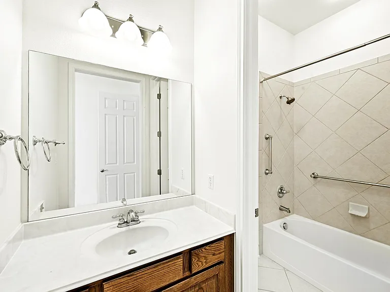 201 Varco Dr — Photo 23