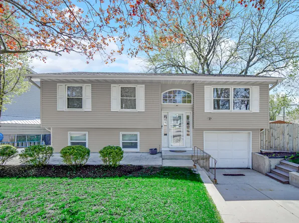 11 Shell Ct, Oswego, IL 60543