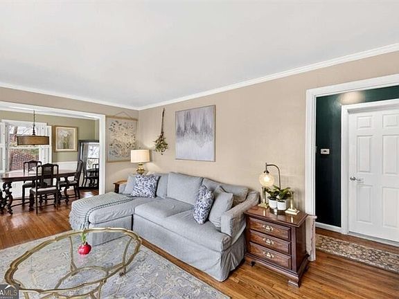 5th image of 908 Scott Cir