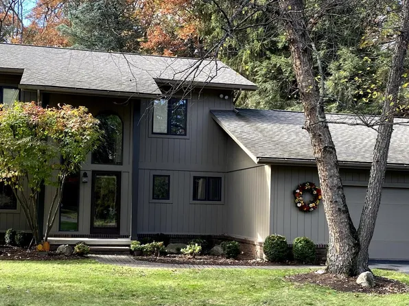 1269 Plover Dr, Highland, MI 48357