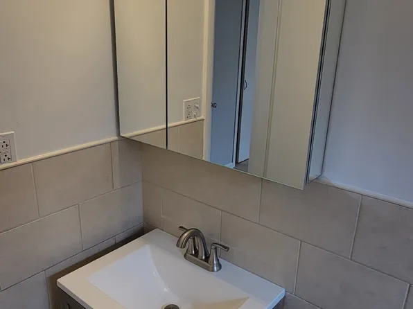 2010 W Touhy Ave #2D, Chicago, IL 60645