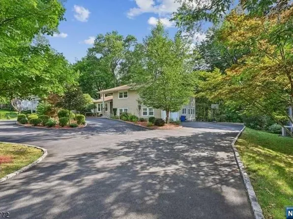6 Langtree Dr, Livingston, NJ 07039