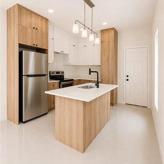 709 N Emerald Ave — Photo 3