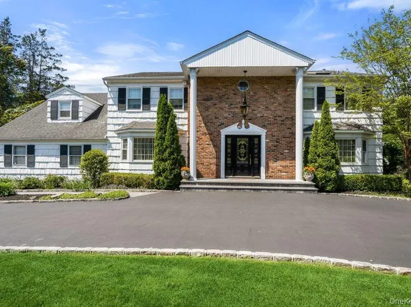 119 Plainview Road, Woodbury, NY 11797