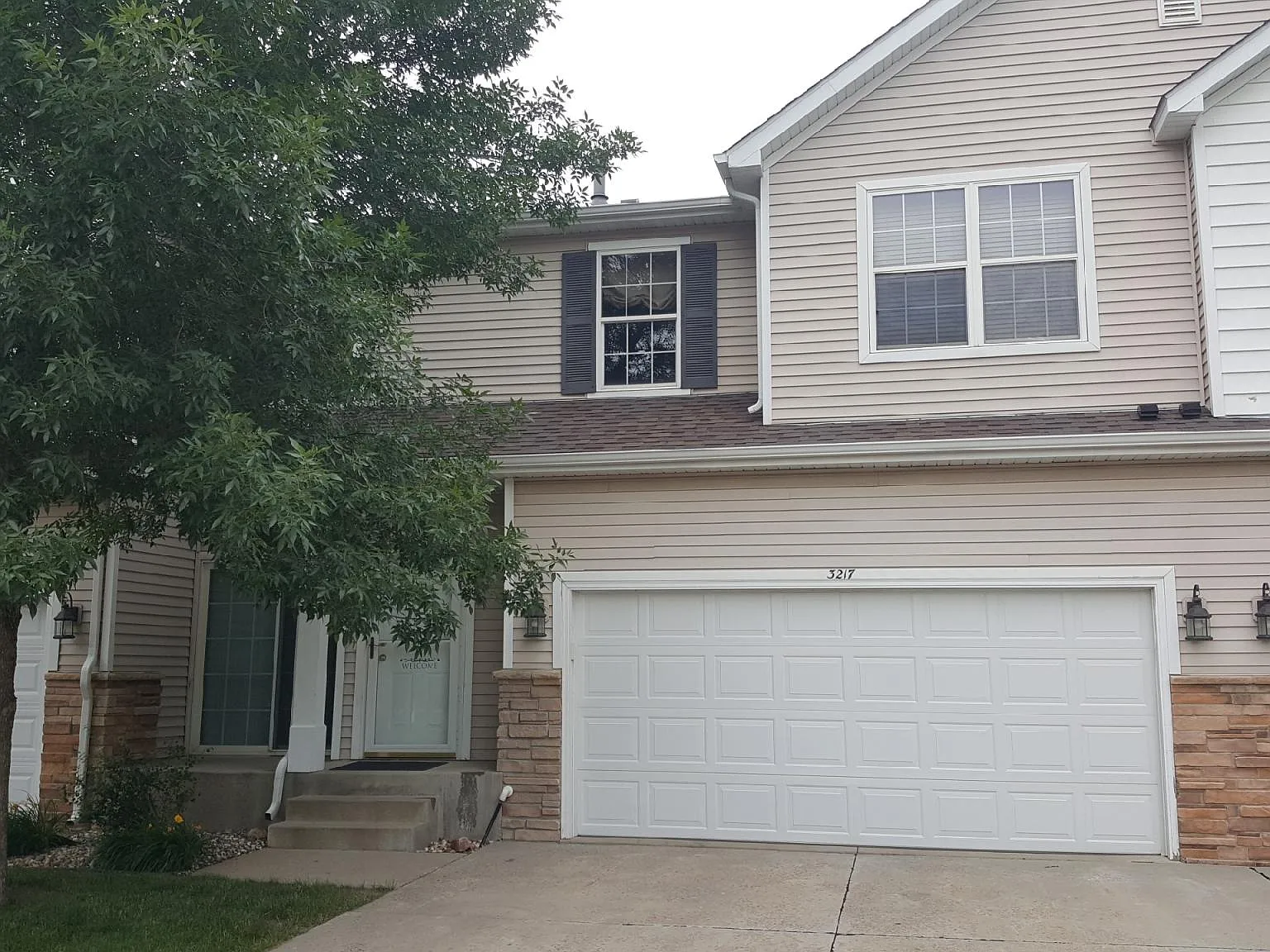 2 bed, 2.5 bath, 1991 sqft, $2,100 — Photo 2