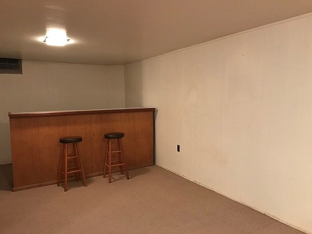 Finished Basement w/Dry Bar