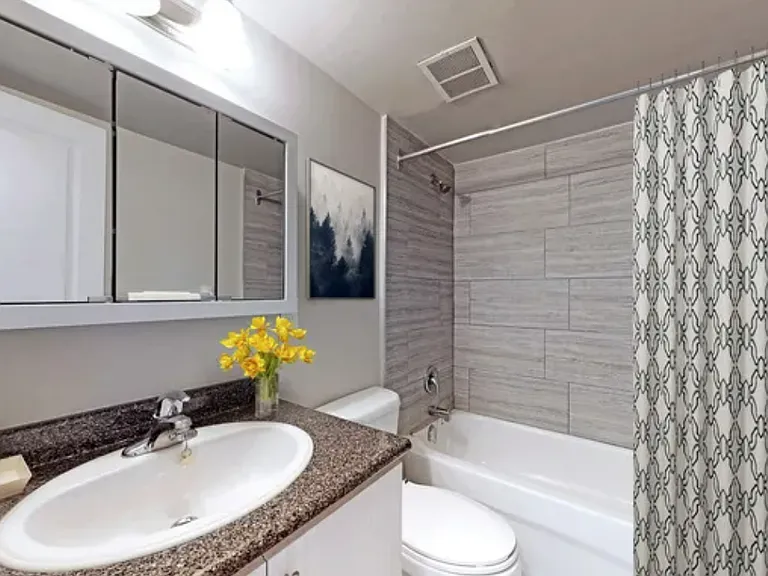 1251 King St W — Photo 20