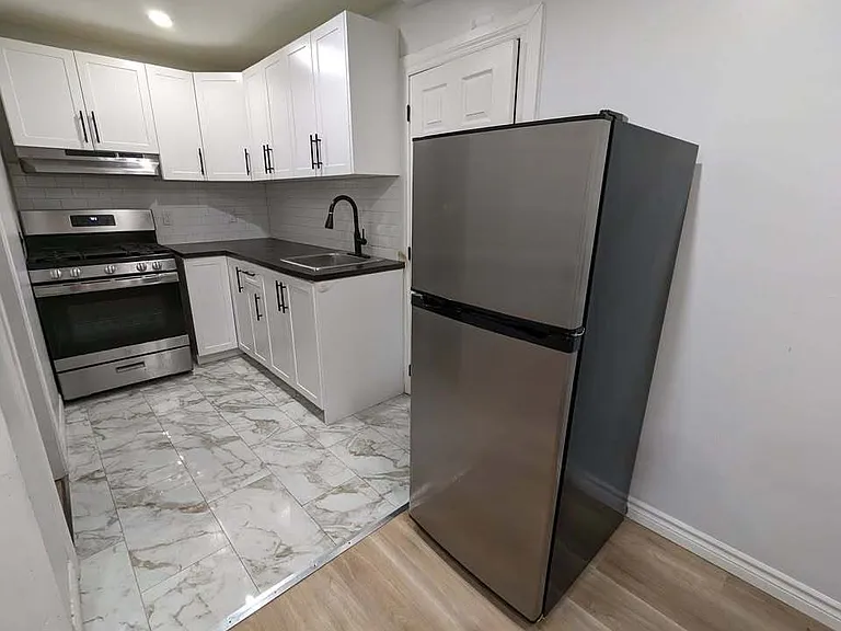 972 Langlois Ave — Photo 2