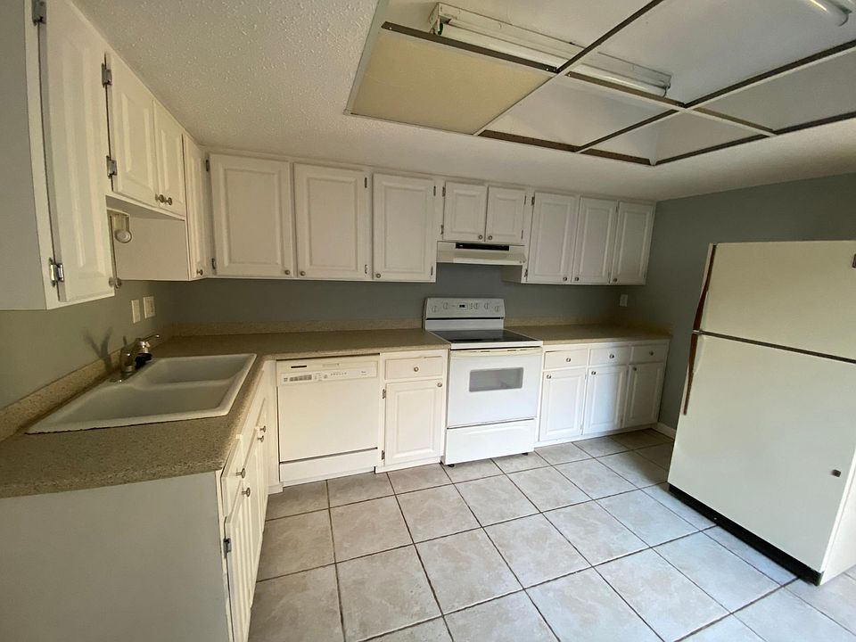 1st image of 12 Maplewood Trl