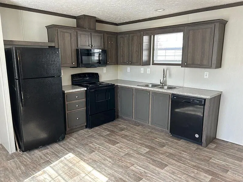 3 bed, 2.0 bath, $1,050 — Photo 2