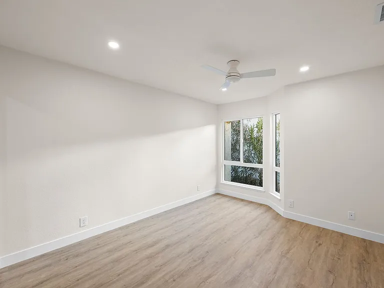 27931 Trocadero #76 — Photo 14