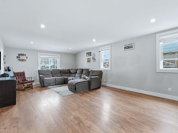 5th image of 315 N Walnut St