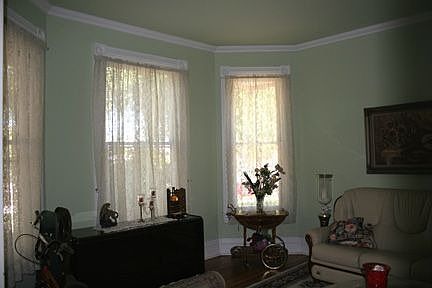 5th image of 1385 N Hill Ave