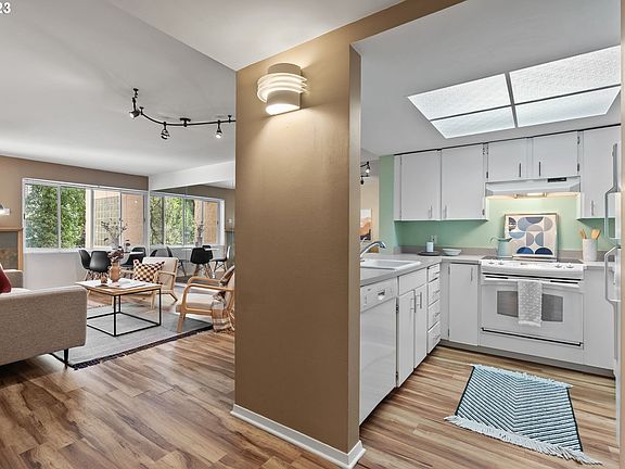 Kitchen/Living Room>