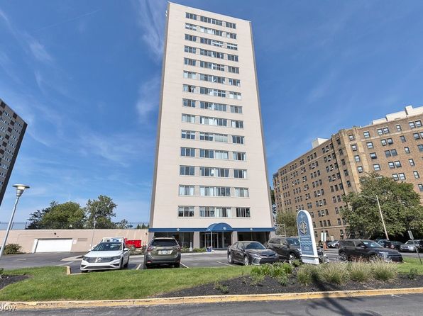 12520 Edgewater Dr APT 1005, Lakewood, OH 44107