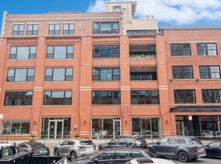 1118 W Fulton St #201, Chicago, IL 60607