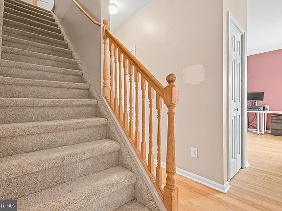 4th image of 215 Birch St