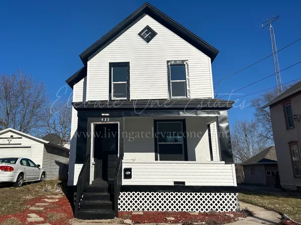 435 N Apple Ave, Freeport, IL 61032