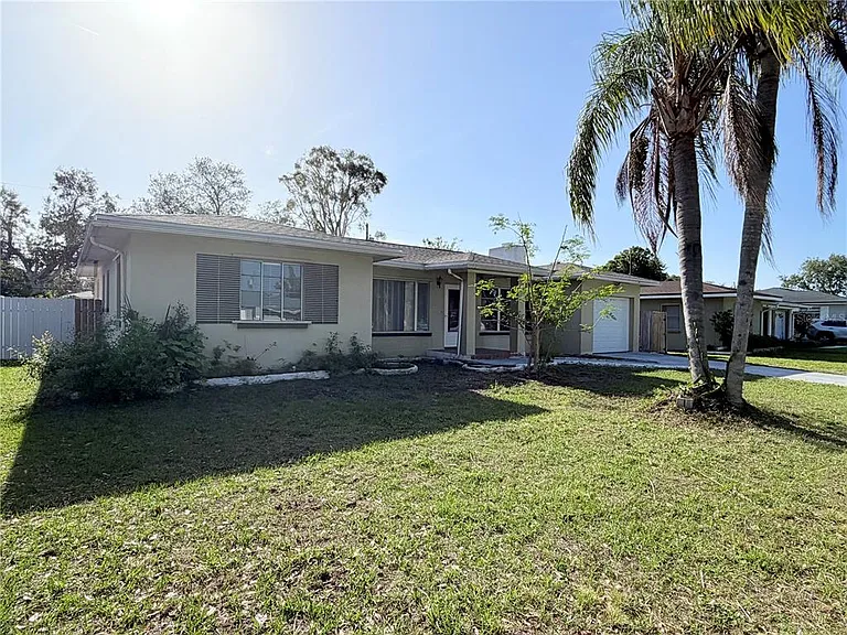 309 Kerry Dr — Photo 2