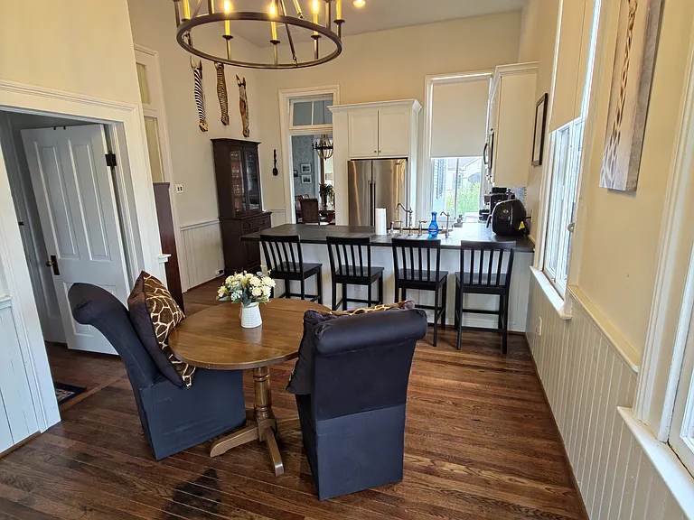 902 Winnie St — Photo 15