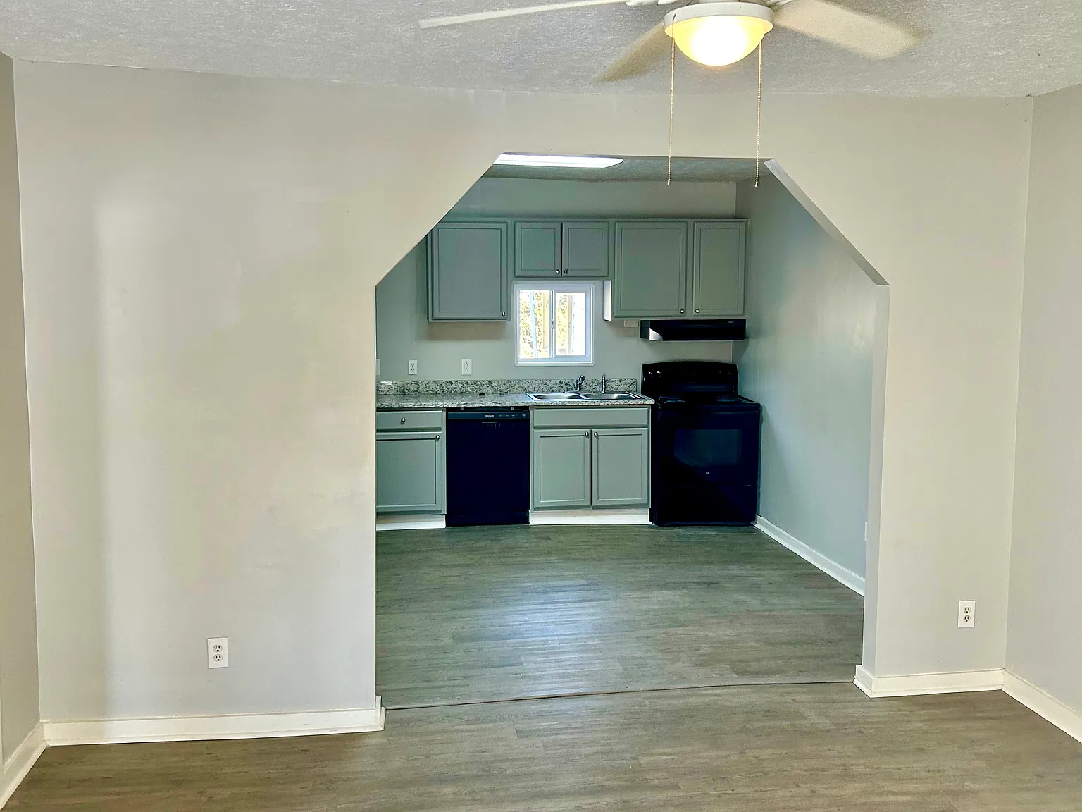 2 bed, $995 — Photo 2