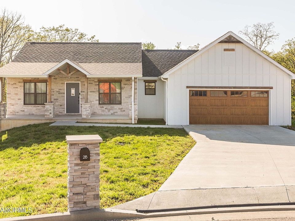 1st image of 215 Gavin Ln