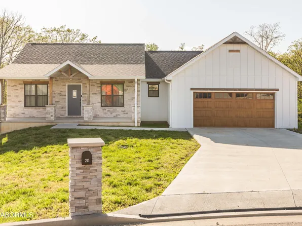 215 Gavin Ln, Linn, MO 65051