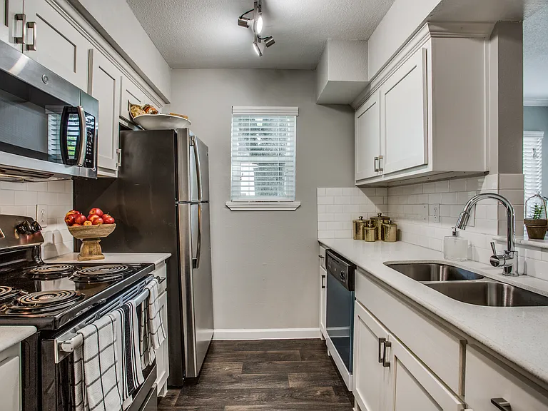 Weston Medical Center Apartments — Photo 13