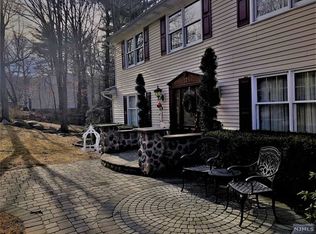 17 Olde Hickory Rd, West Milford, NJ 07480