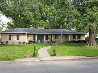 1150 SW Oakley Ave, Topeka, KS 66604