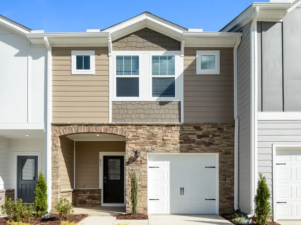 217 Brook Farm Ln, Fuquay Varina, NC 27526
