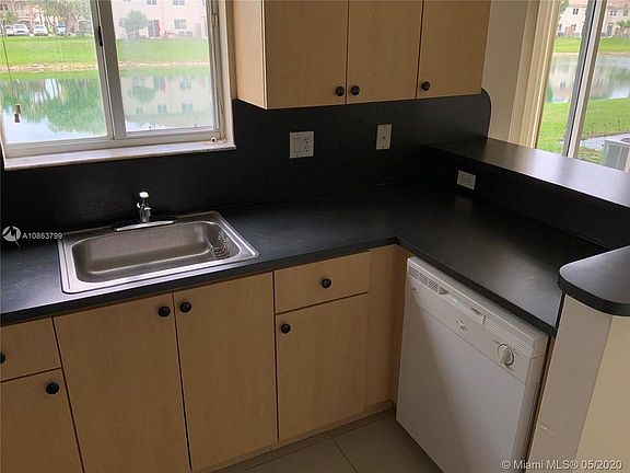 5th image of 1251 SE 28th Ct Unit 101
