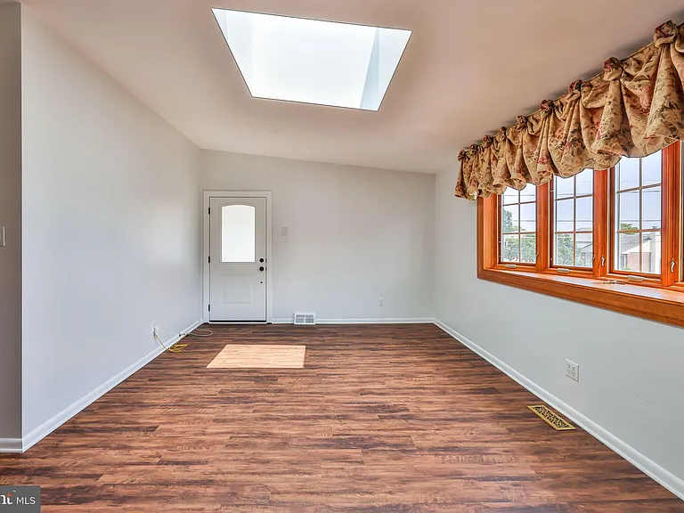 9898 Wistaria St — Photo 23