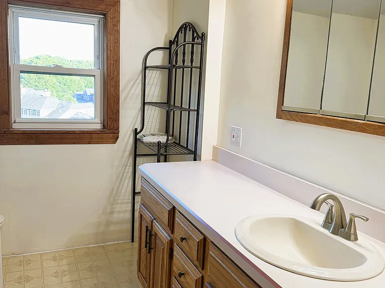 full bath on 2nd floor
