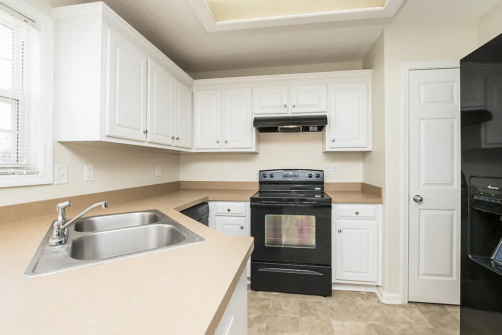3 bed, 3.0 bath, 1306 sqft, $1,880 — Photo 4