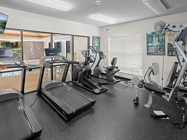 WORKOUT ROOM