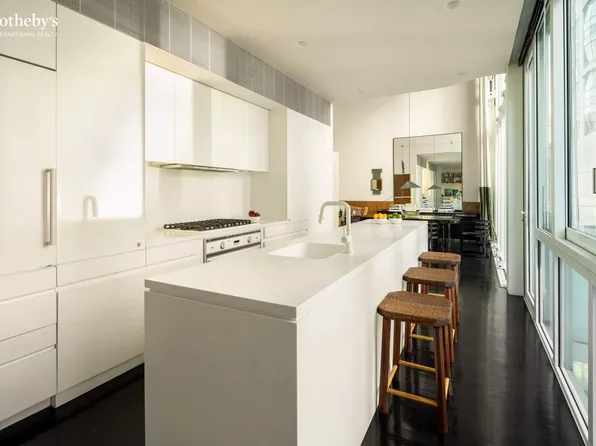 524 West 19th Street image 10 of 29