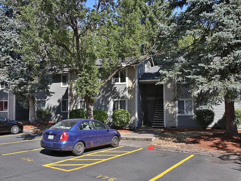 Highland Hills Apartments — Photo 21