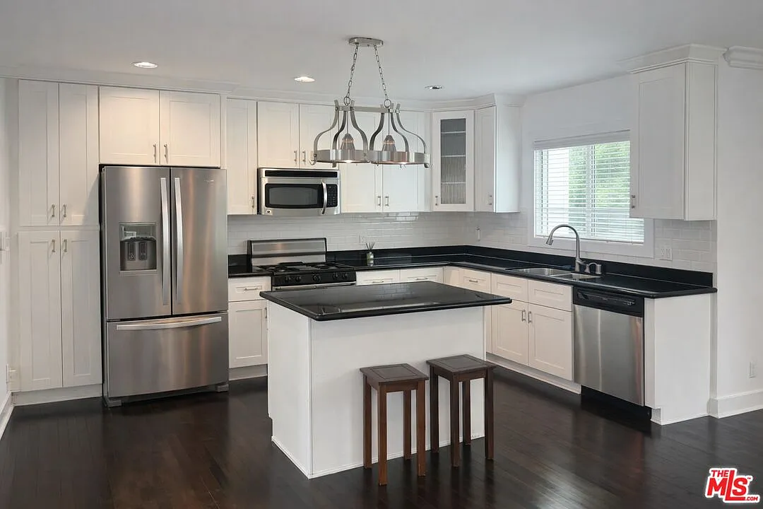 3 bed, 2.0 bath, 1595 sqft, $4,750 — Photo 4